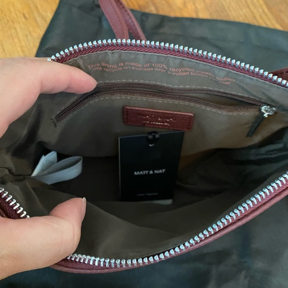 Matt and Nat purity bag, in the color beet. - Picture 2 of 2